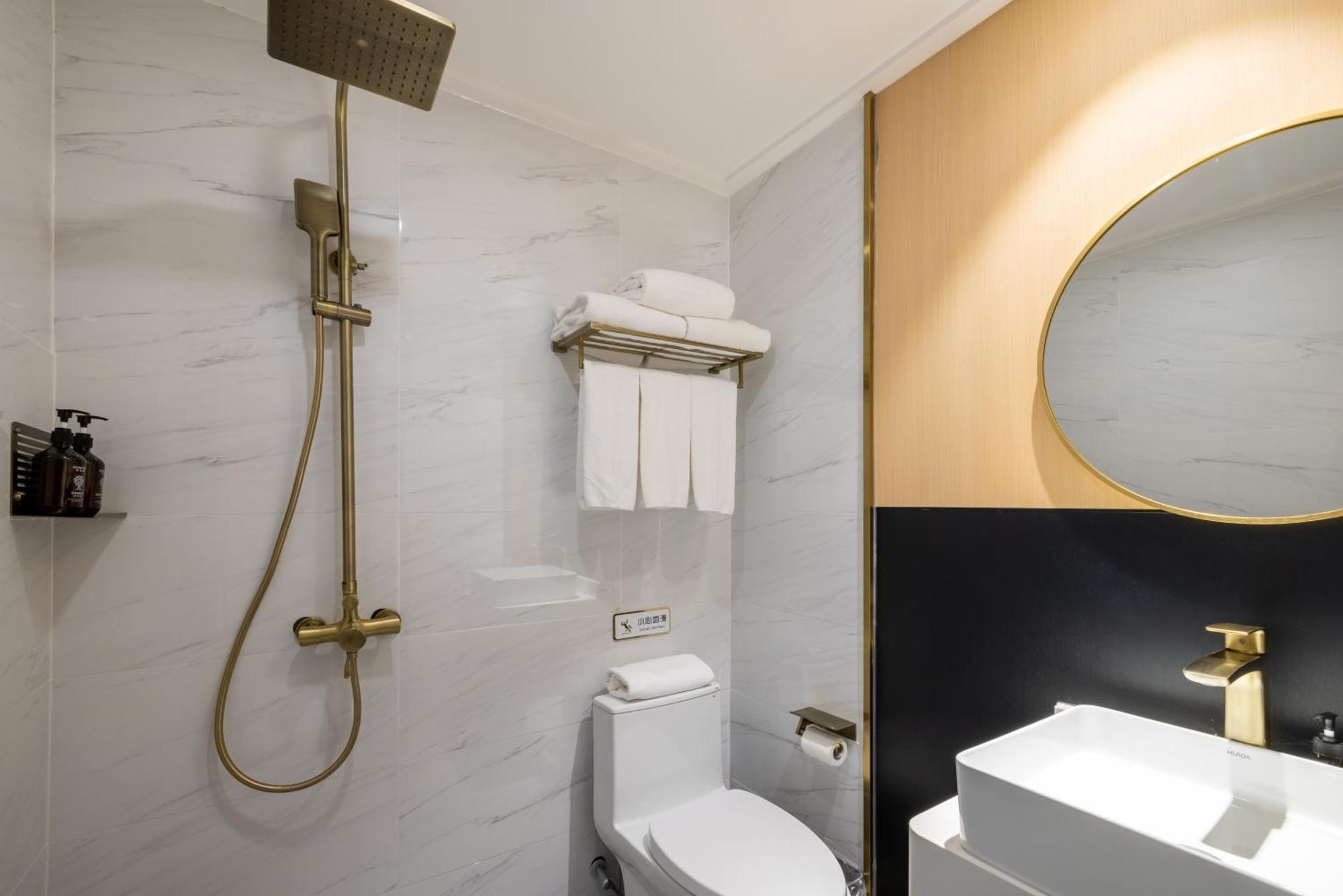 Jingfang Building Smart Hotel - Located In The Busiest Part Of The Downtown Area, Near Beijing Tiananmen Square And The Forbidden City,Wangfujing Shopping Street ,Newly Opened Hotel,Provide Free Laundry Service,Provide Tourism And Ticketing Services エクステリア 写真